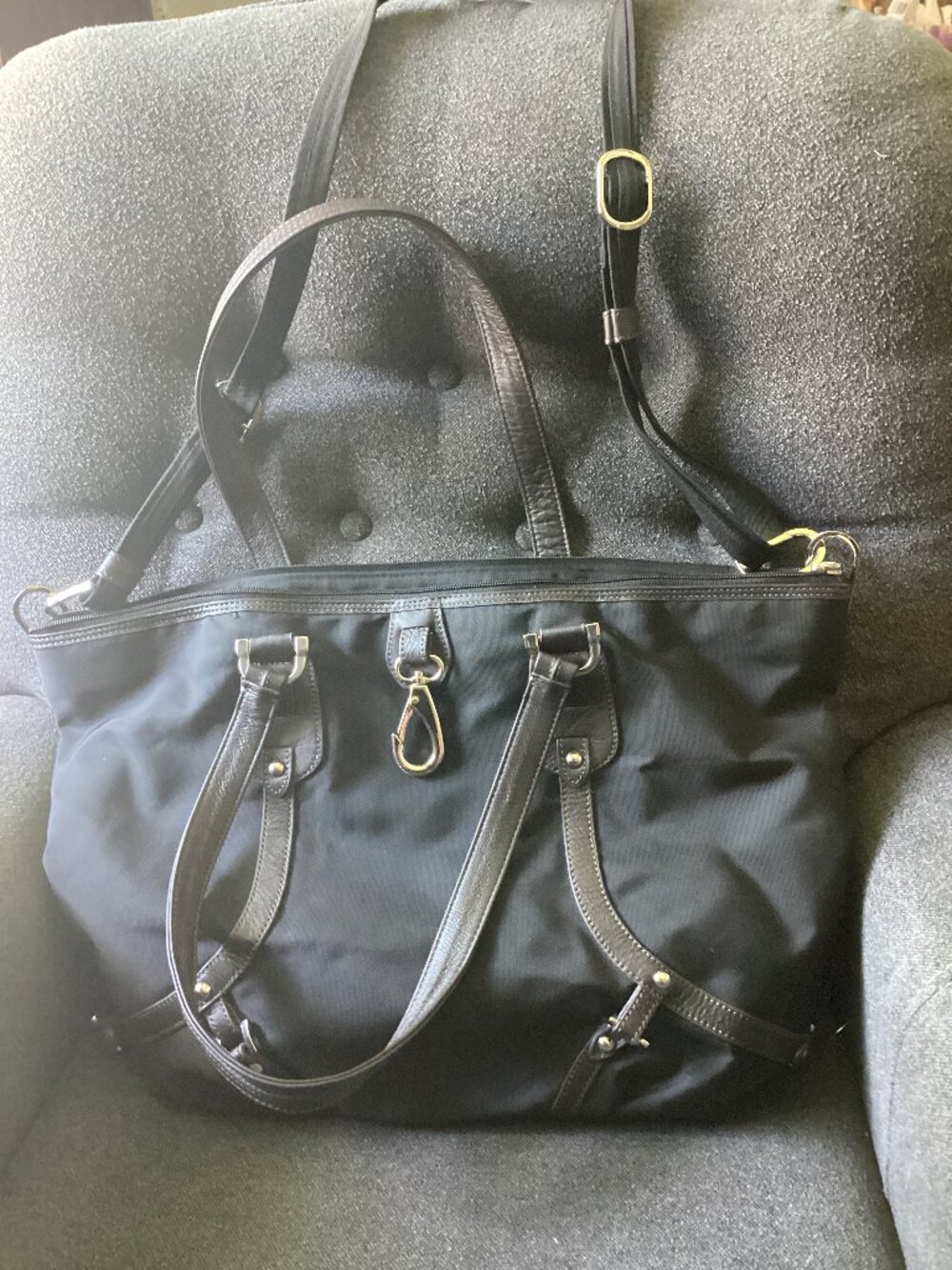 Black Magellan's travelbag
